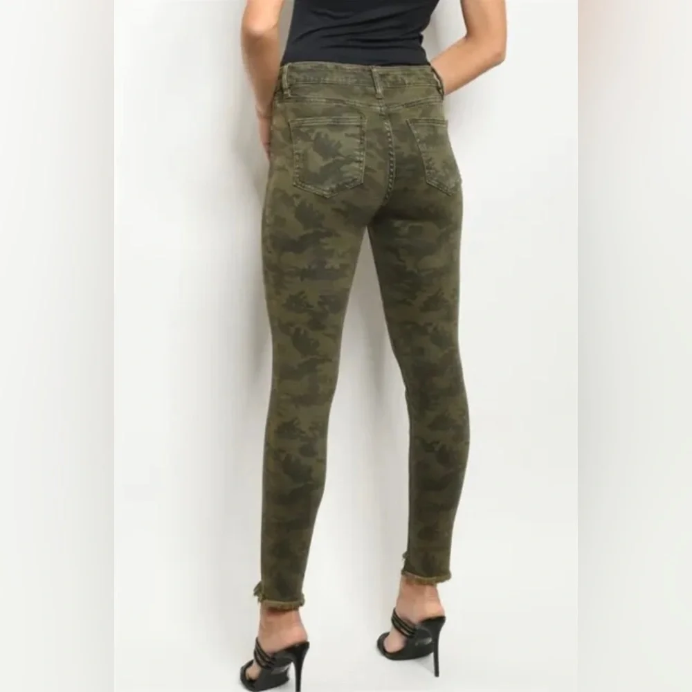 Wishlist Camouflage Distressed Denim Skinny Jeans Size Large Raw Hem - Picture 5 of 6